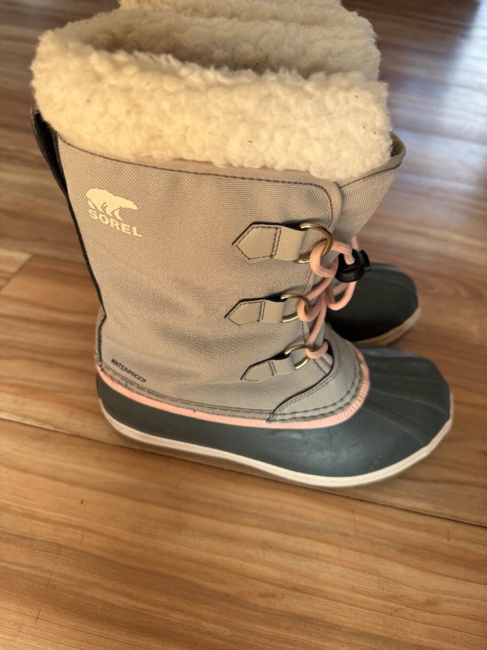 Sorel Girls Waterproof Snow Boots – Size 4 ❄️ Pink & Gray, A favorite!